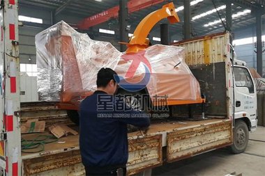 同時該設備還可用于毛竹、玉米桿、棉超微粉碎機花桿茅草、高梁稈等纖維質稈狀物料的切屑粉碎加工